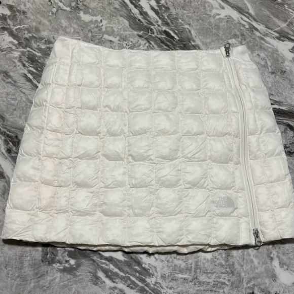The North Face White Quilted Mini Skirt - Picture 1 of 5